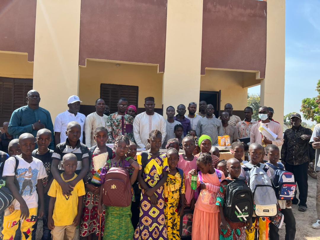 Commune de Diago : Ciments et Matériaux du Mali offre des kits scolaires aux élèves !